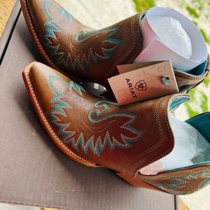 Women’s Ariat Ash Brown Dixon Booties